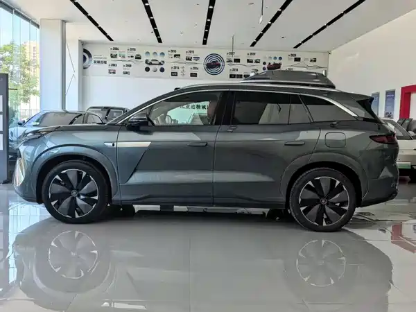 BYD Tang L 2025