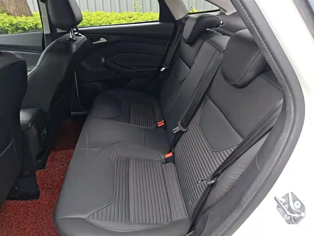 Ford Focus 2015 — фото 17