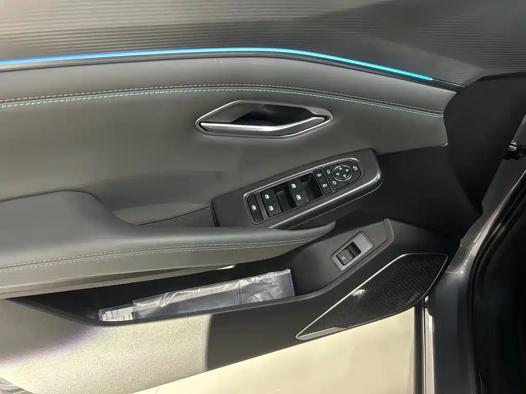 BYD L DM-i 2026 — фото 17