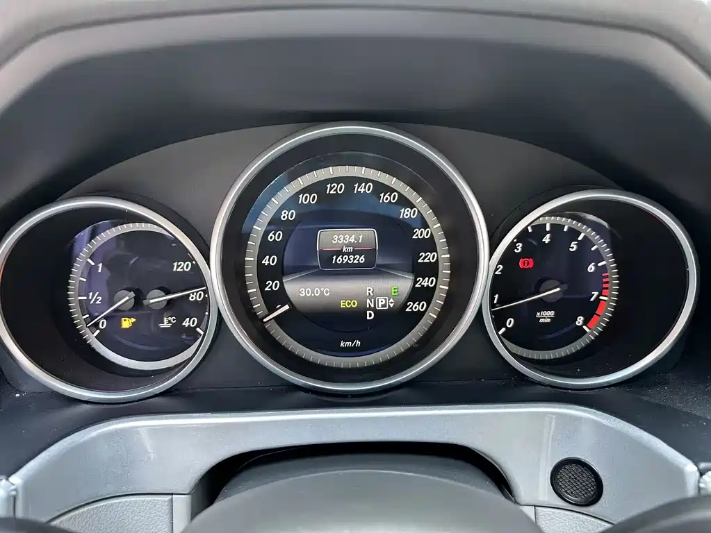 Mercedes-Benz E-Class 2014 — фото 19