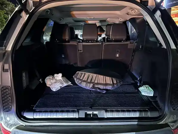 Land Rover Discovery 2018