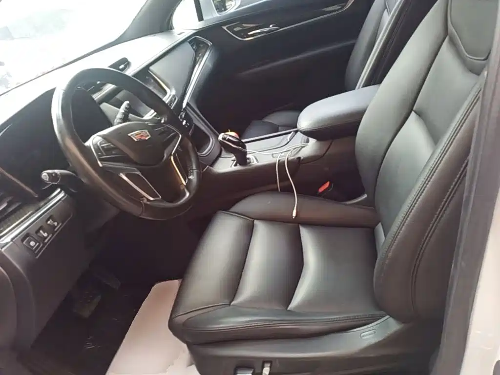 Cadillac XT5 2018 — фото 15