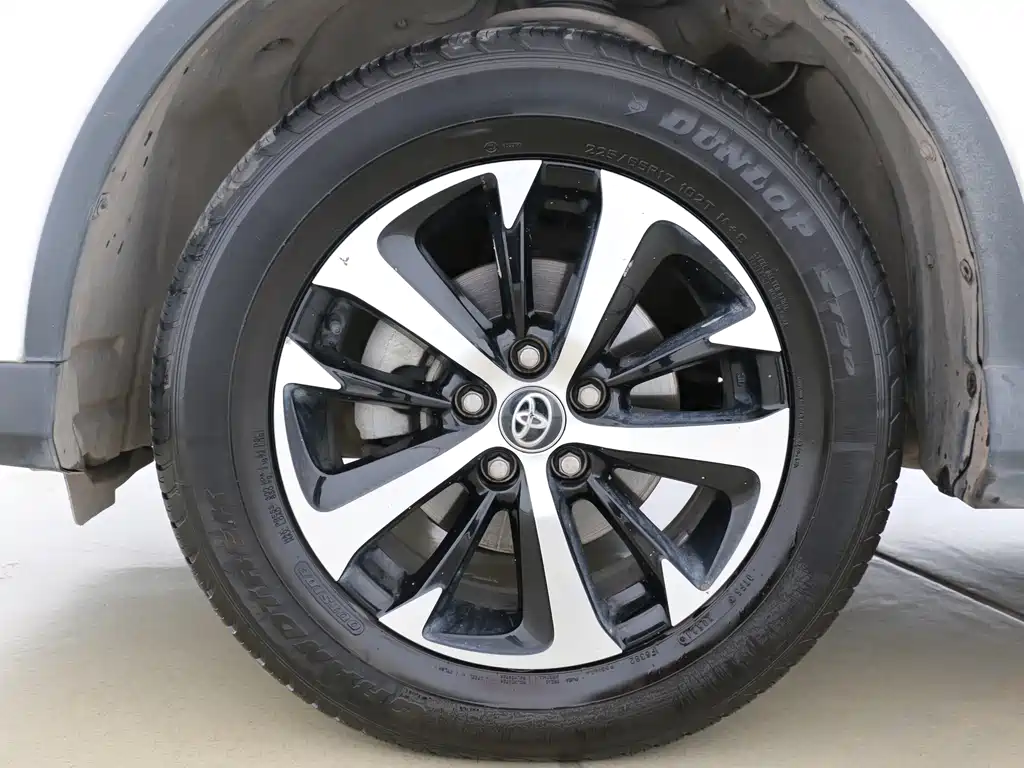Toyota RAV4 2018 — фото 16
