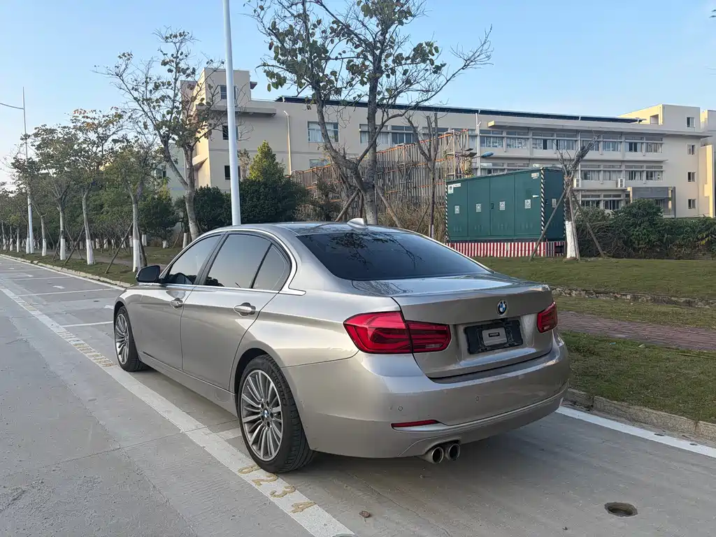 BMW 3 Series 2019 — фото 11