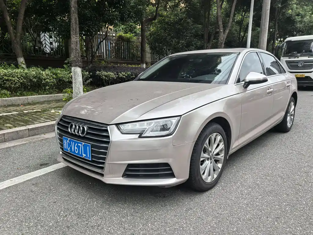 Audi A4L 2017 — фото 1