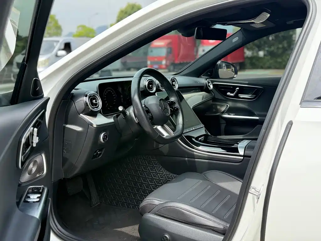 Mercedes-Benz C-Class 2023 — фото 8