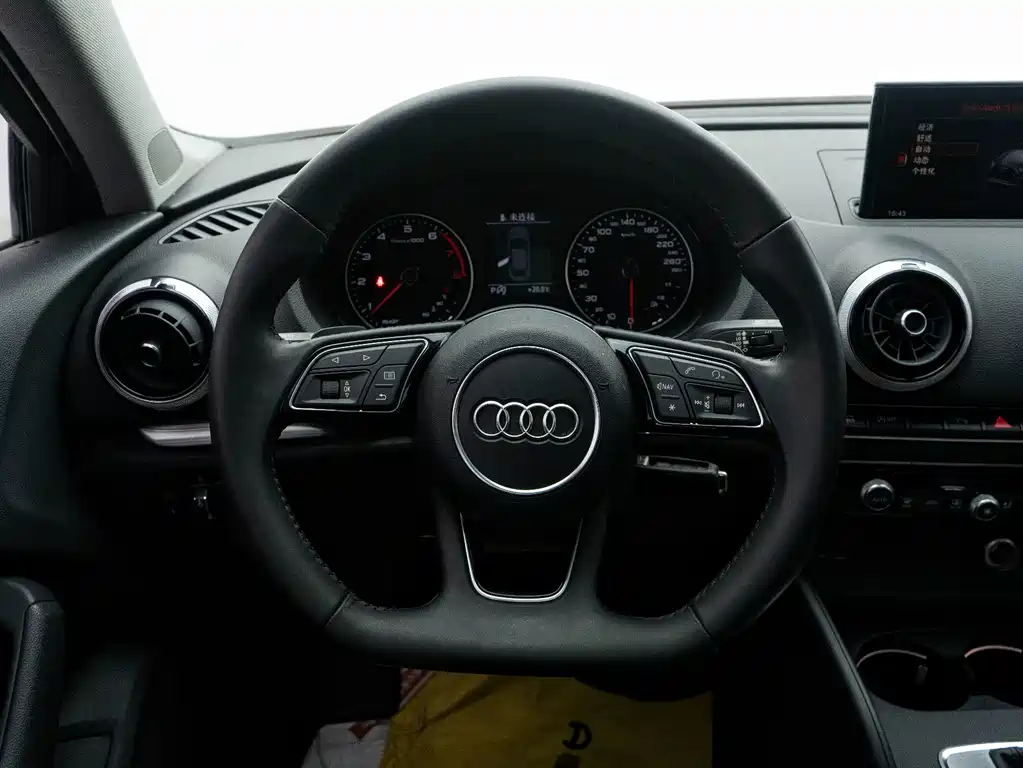 Audi A3 2018 — фото 17