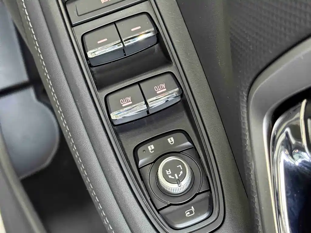 Subaru Forester 2022 — фото 12