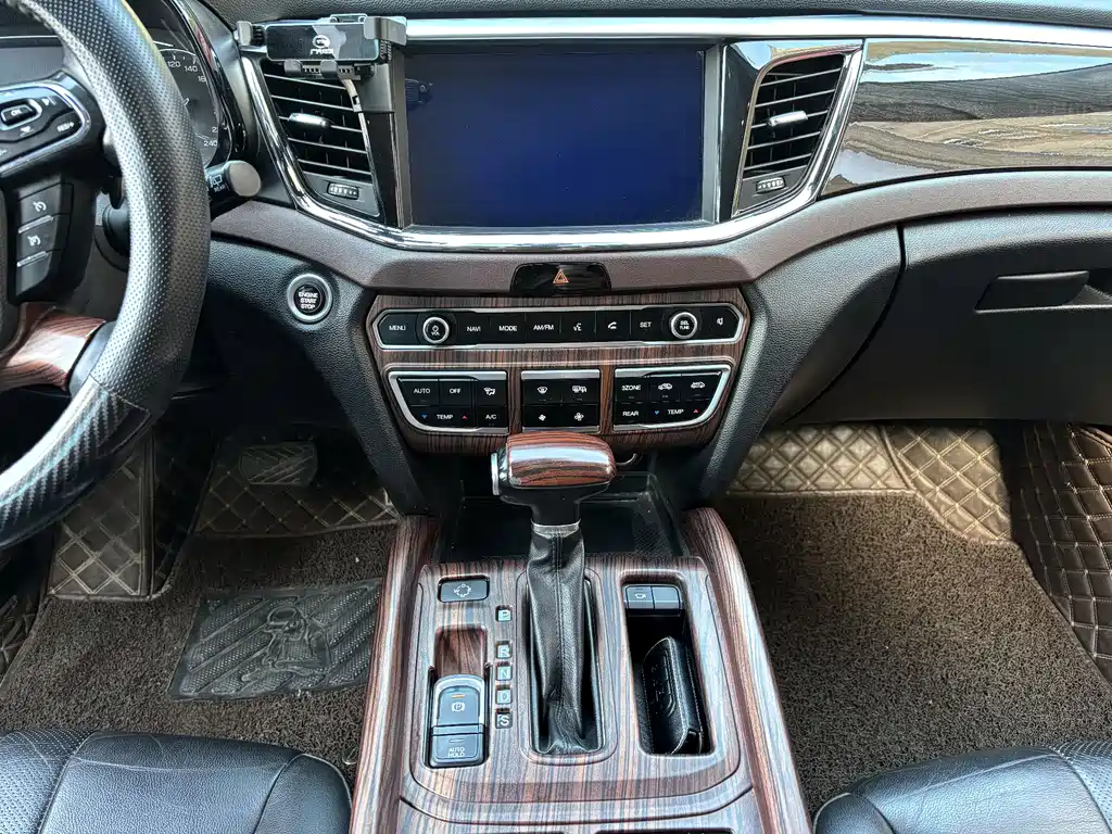 GAC Motor Trumpchi GS8 2017 — фото 7