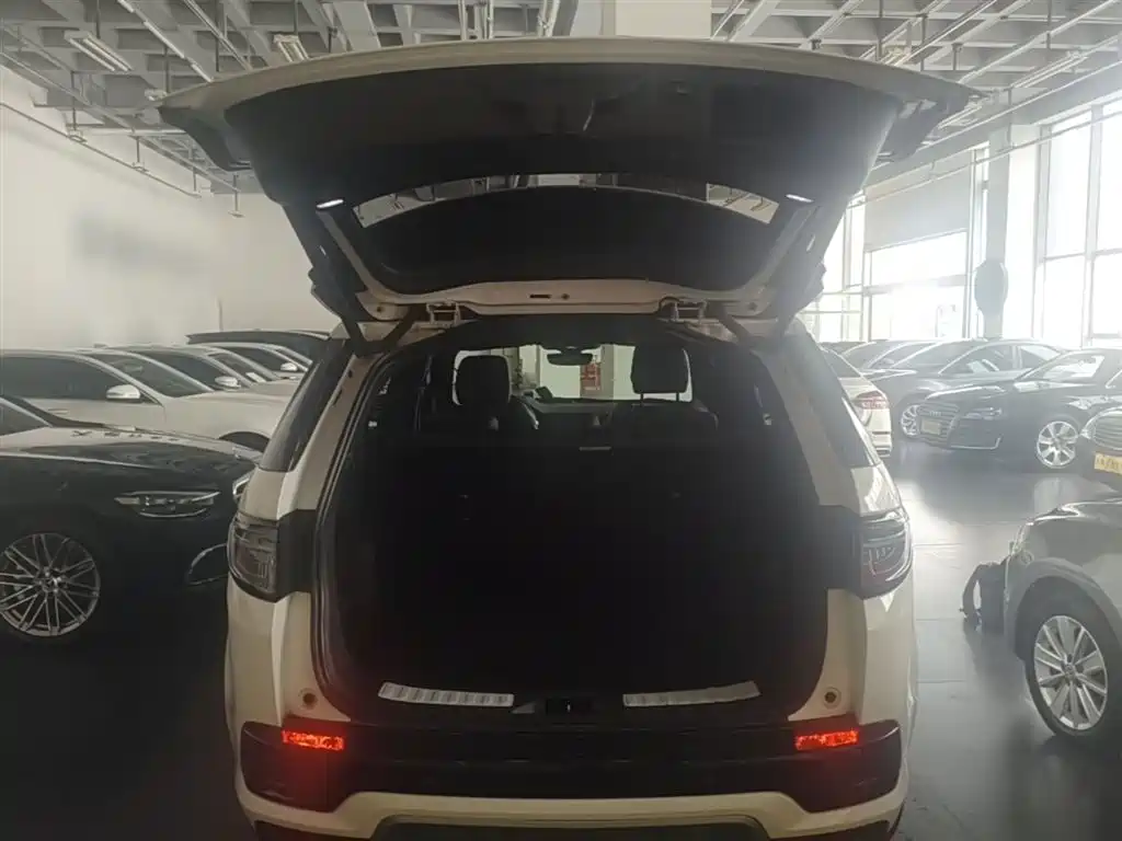 Land Rover Discovery Sport 2023 — фото 19