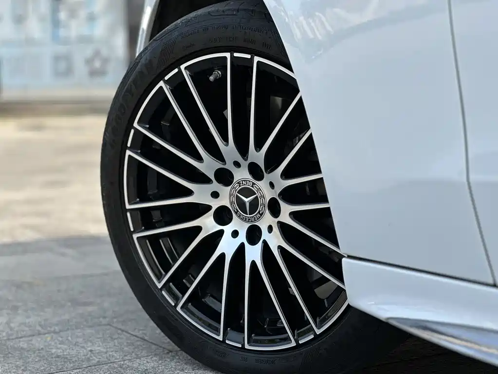 Mercedes-Benz C-Class 2023 — фото 11