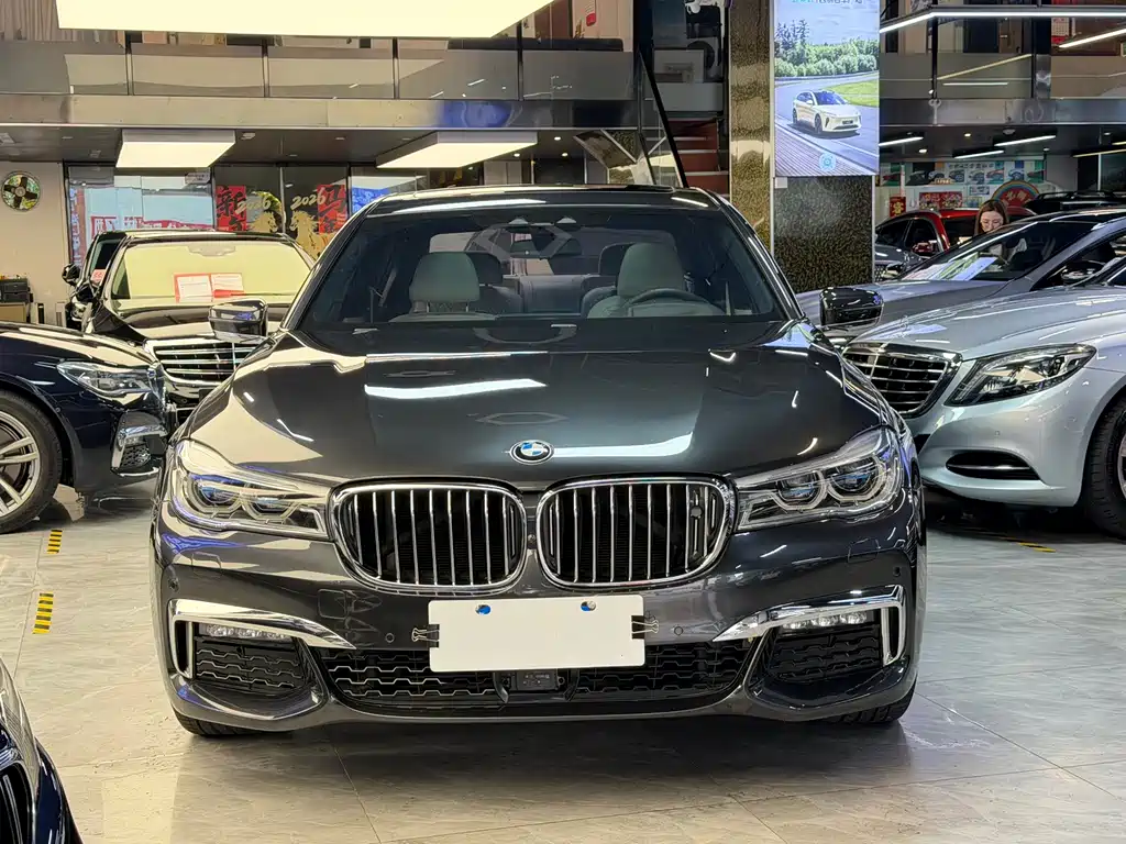 BMW 7 Series 2015 — фото 2