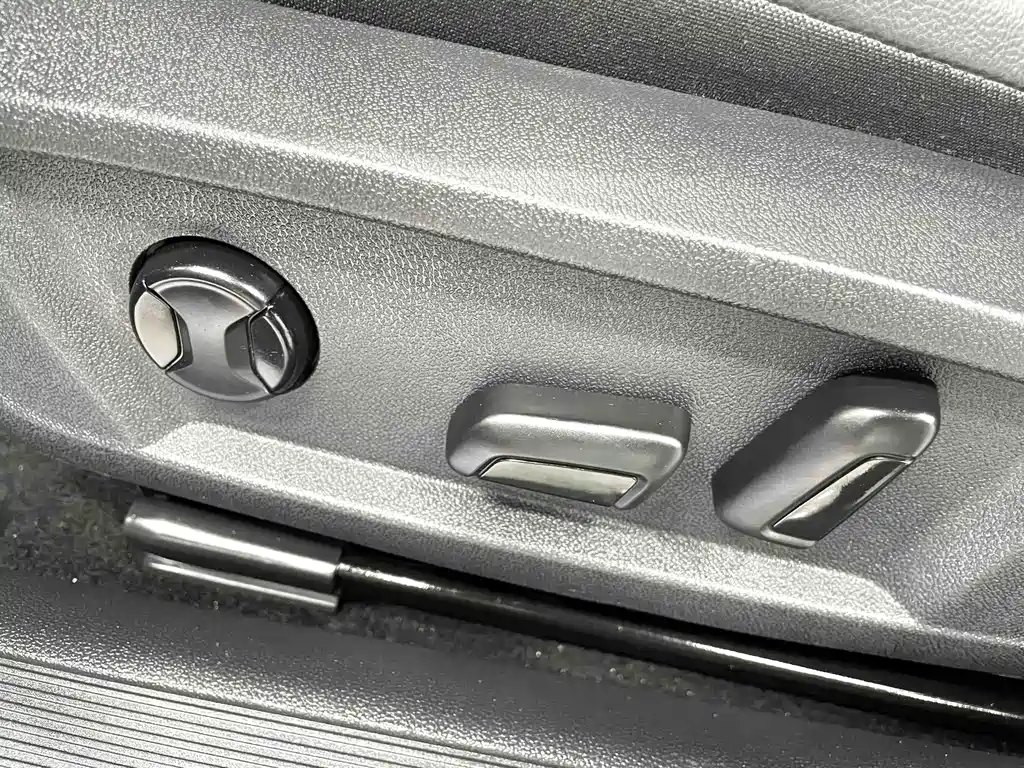 Volkswagen Passat 2023 — фото 19