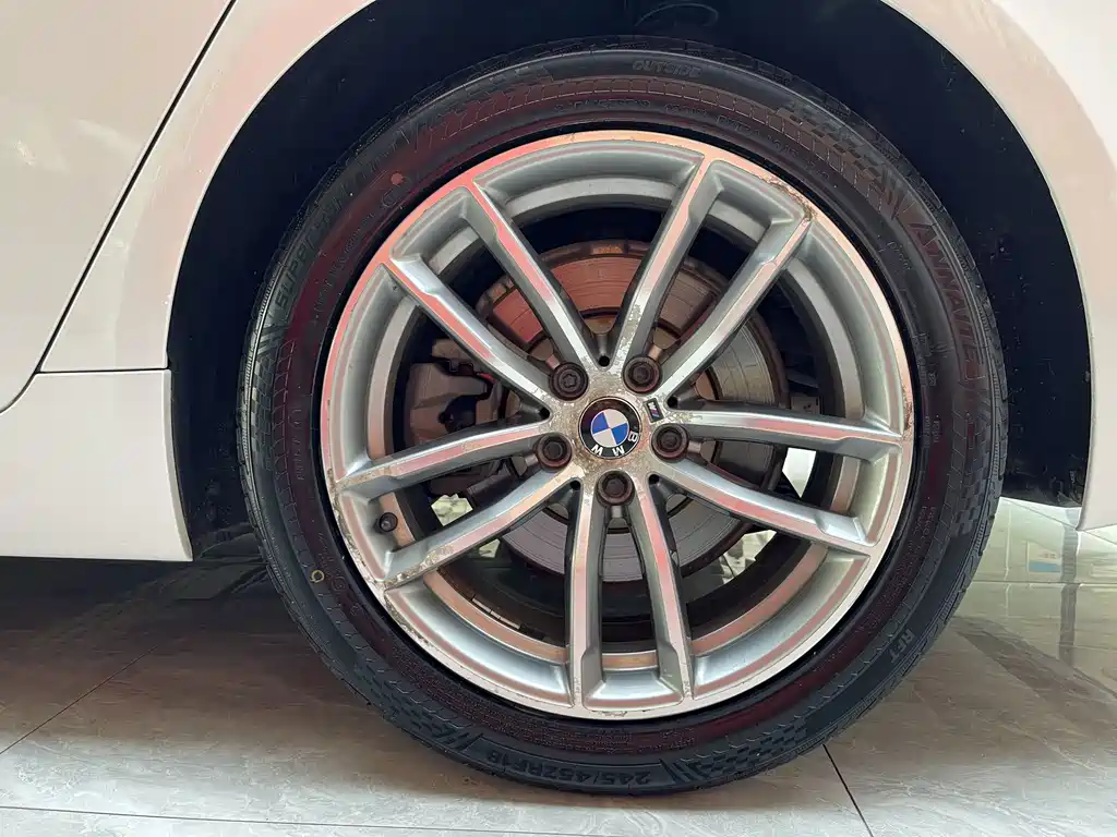 BMW 5 Series 2018 — фото 18