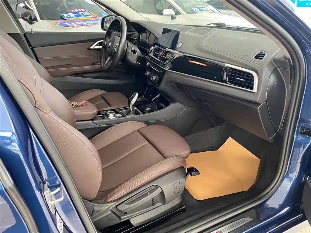 BMW 1 Series 2021 — фото 10