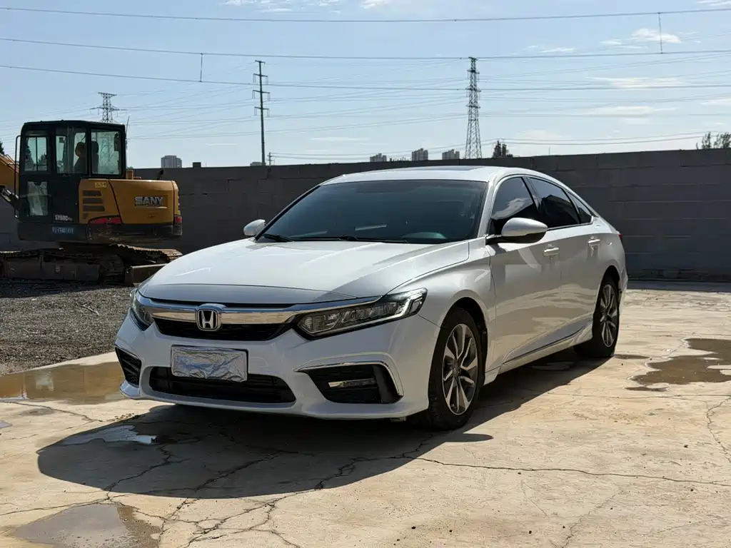 Honda Inspire 2019 — фото 1