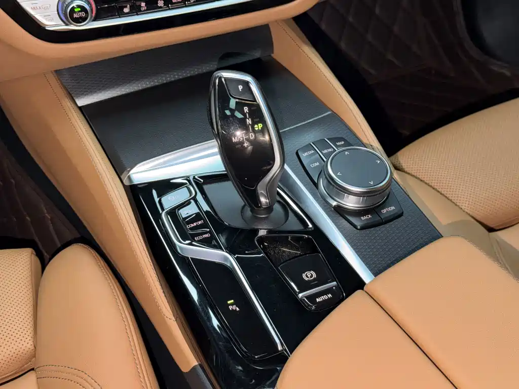 BMW 5 Series 2023 — фото 16