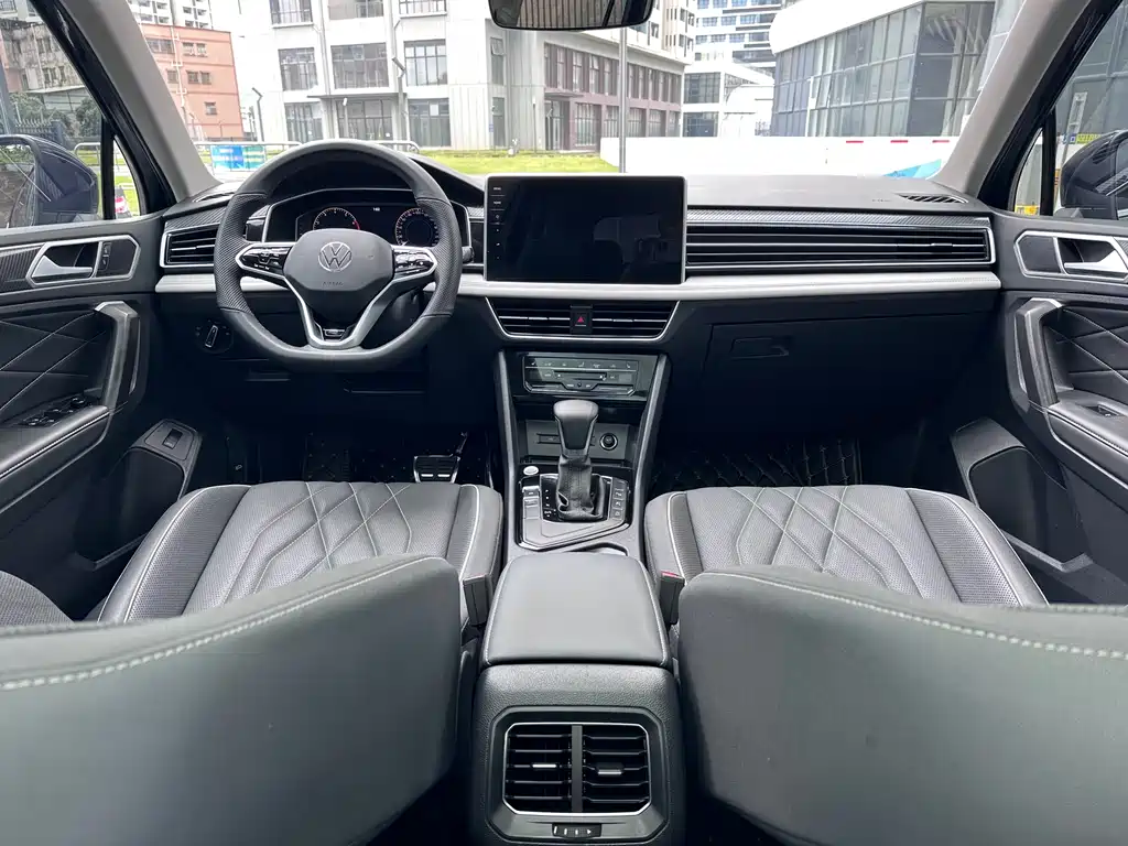 Volkswagen Tiguan L 2022 — фото 10