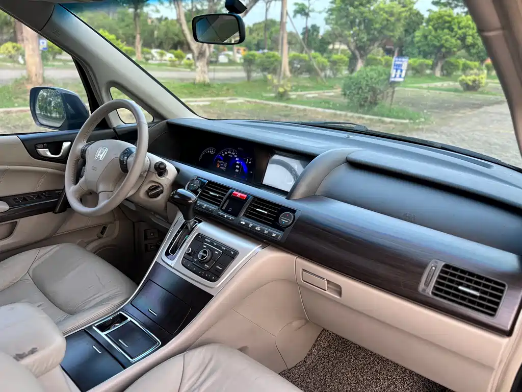 Honda Elysion 2015 — фото 11