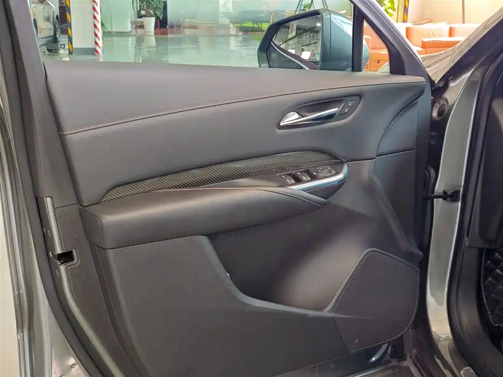 Cadillac XT4 2018 — фото 10