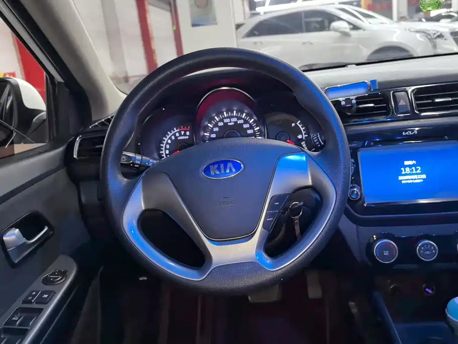 Kia K2 2016 — фото 15