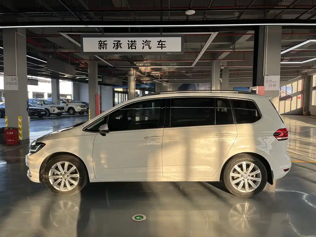 Volkswagen Touran 2018 — фото 13