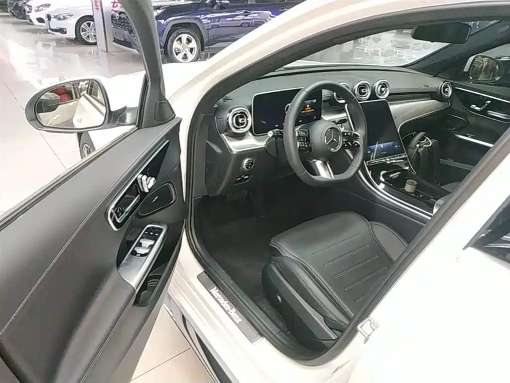 Mercedes-Benz C-Class 2023 — фото 16