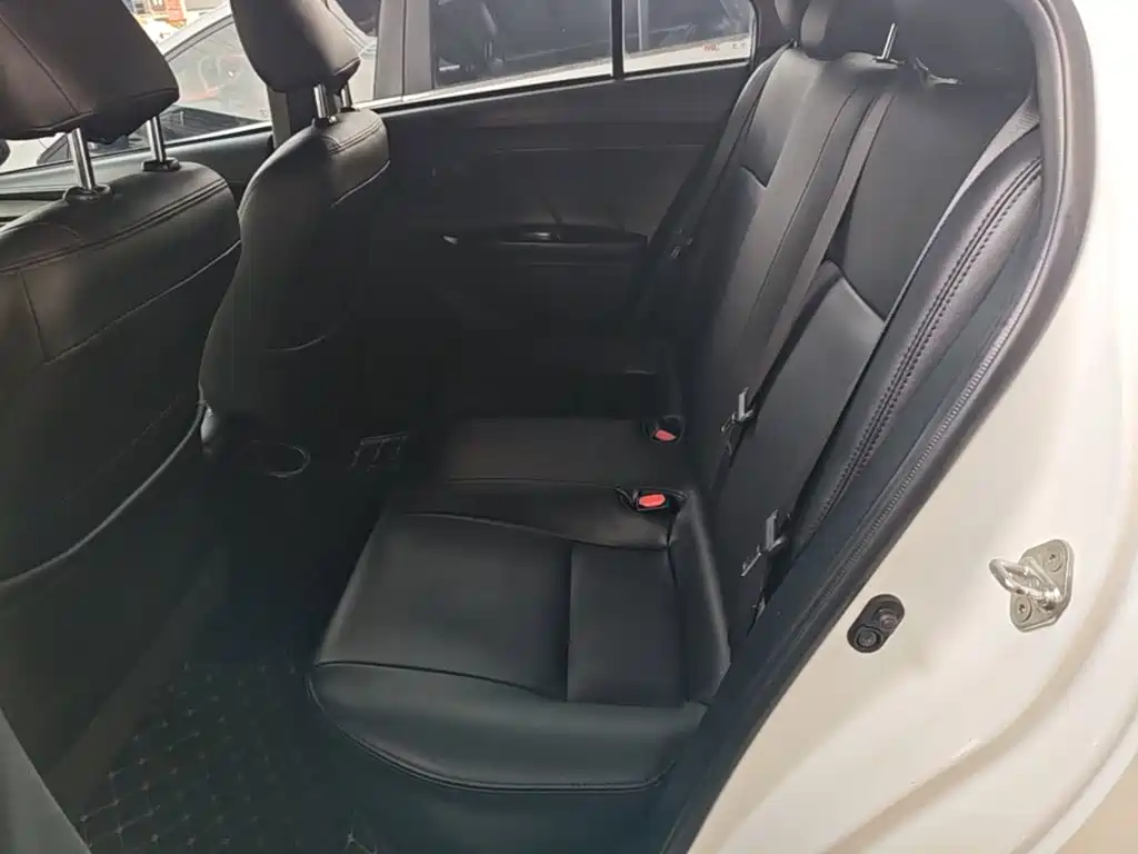 Toyota Yaris L 2020 — фото 17