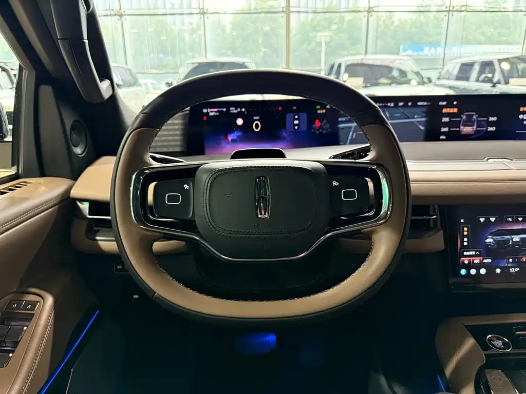 Lincoln Navigator 2025 — фото 17