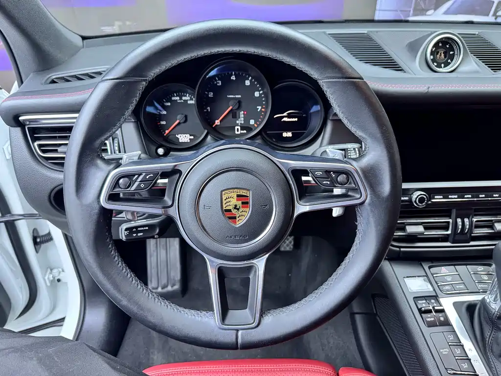 Porsche Macan 2021 — фото 13