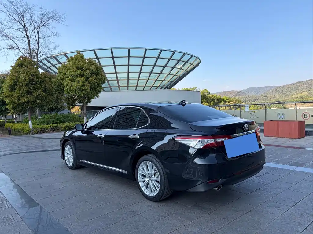 Toyota Camry 2019 — фото 5