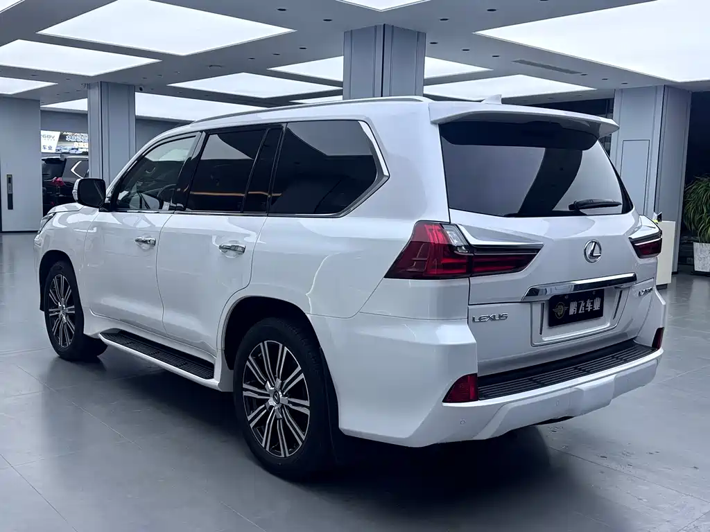 Lexus LX 2020 — фото 24