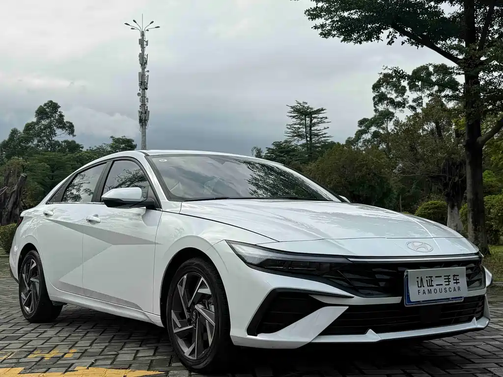 Hyundai Elantra 2025