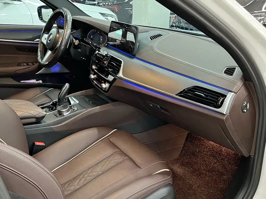 BMW 5 Series 2023 — фото 13