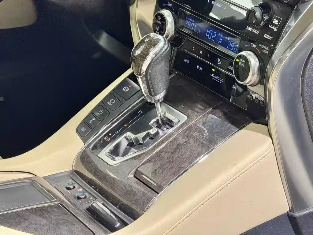 Toyota Alphard 2020 — фото 10
