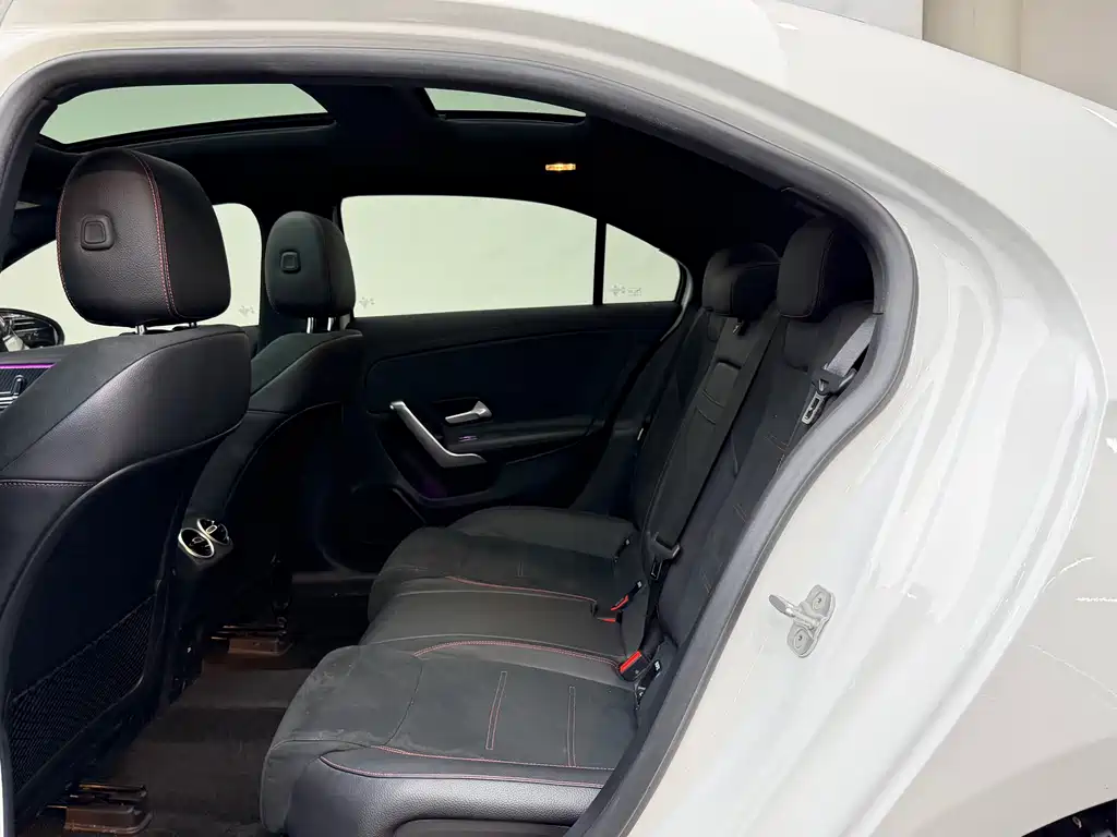 Mercedes-Benz A-Class 2024 — фото 12