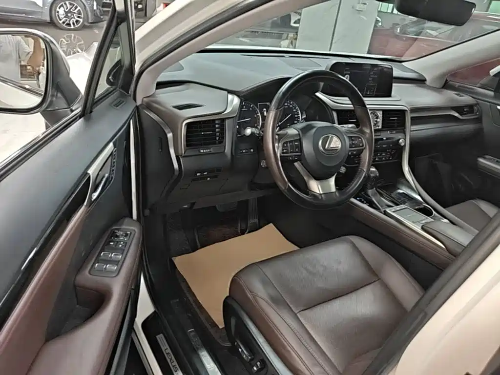 Lexus RX 2020 — фото 16
