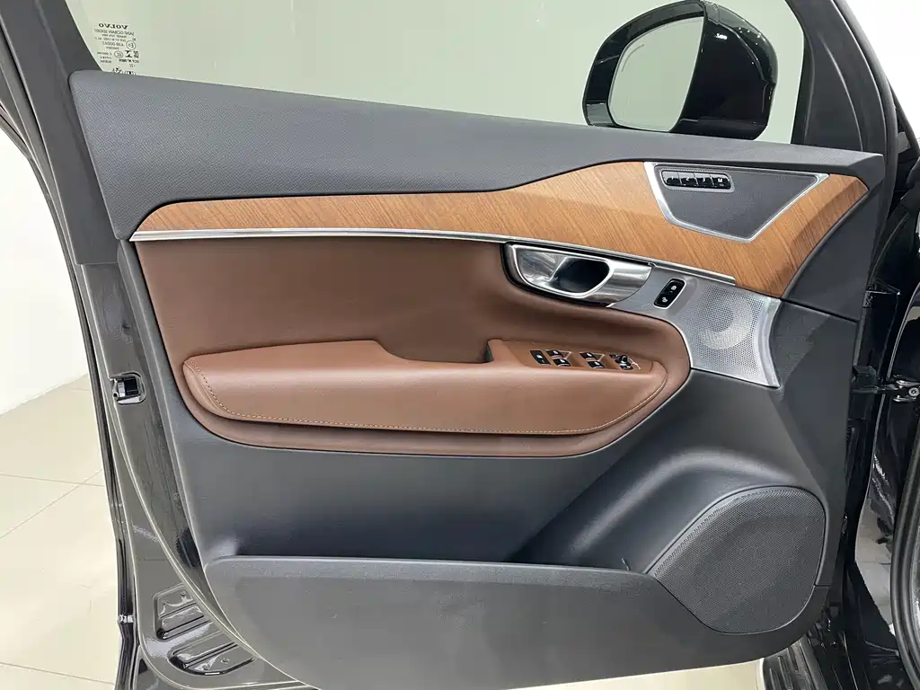 Volvo XC90 2022 — фото 12