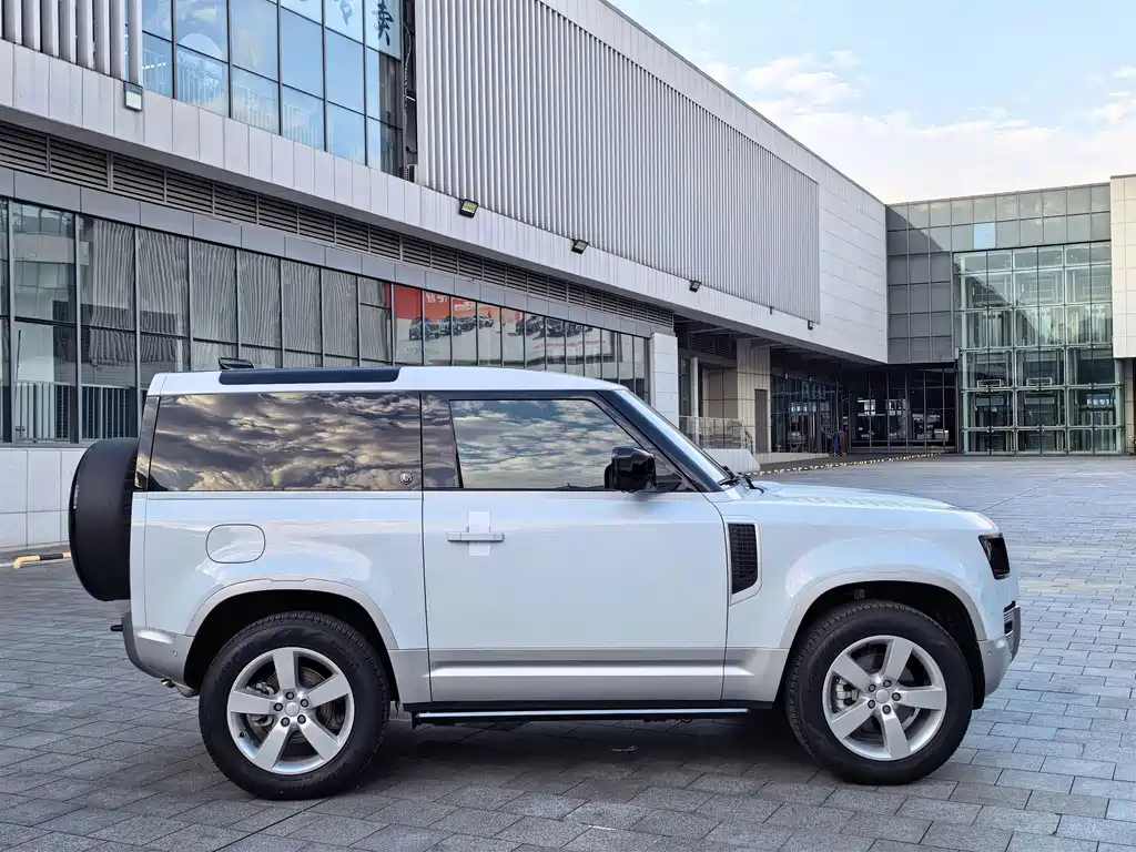 Land Rover Defender 2022 — фото 18