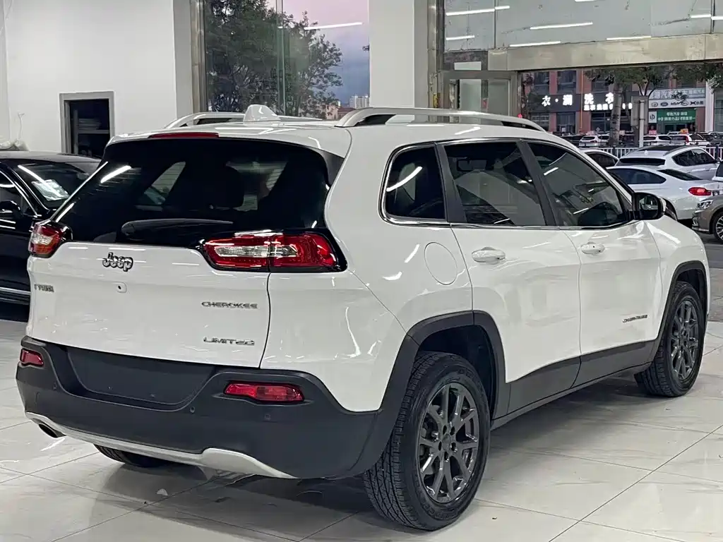 Jeep Cherokee 2020 — фото 6