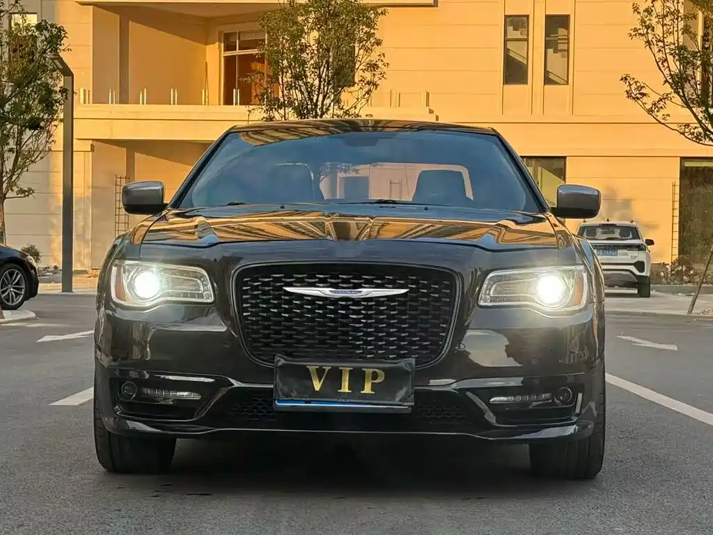 Chrysler 300C 2013 — фото 2