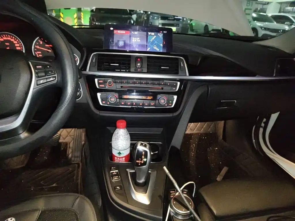 BMW 3 Series 2019 — фото 14