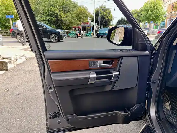 Land Rover Discovery 2016