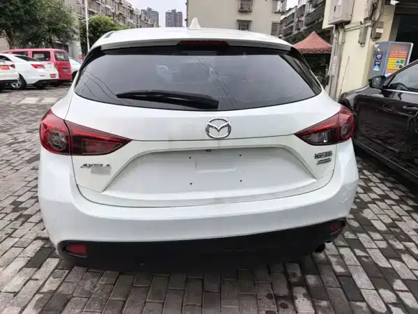 Mazda 3 Axela 2015