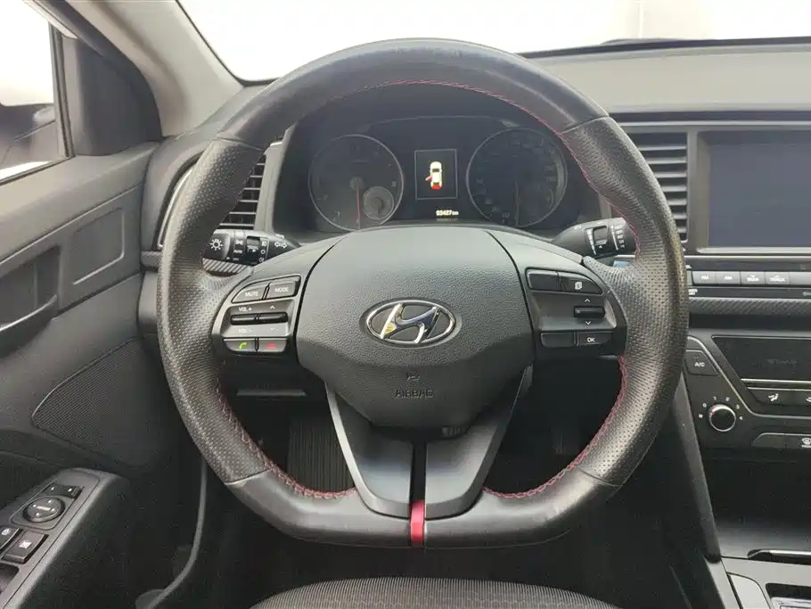 Hyundai Elantra 2018 — фото 15