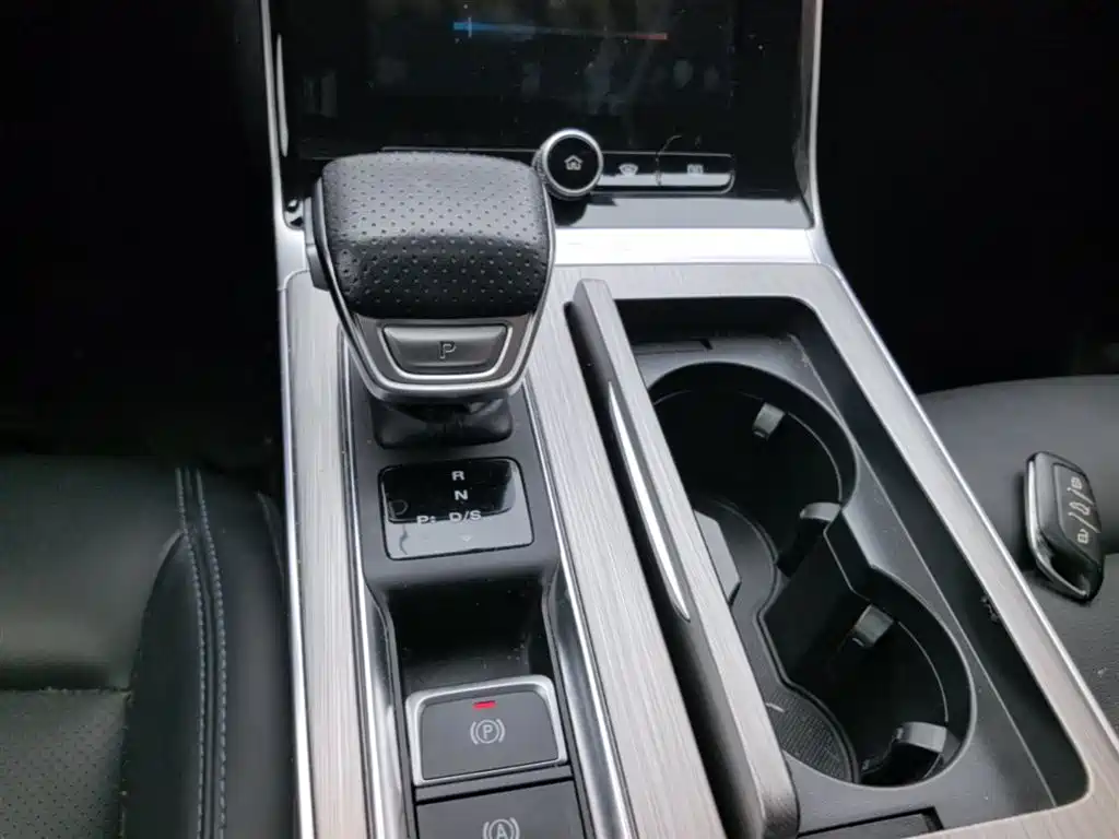 Roewe RX5 2022 — фото 14