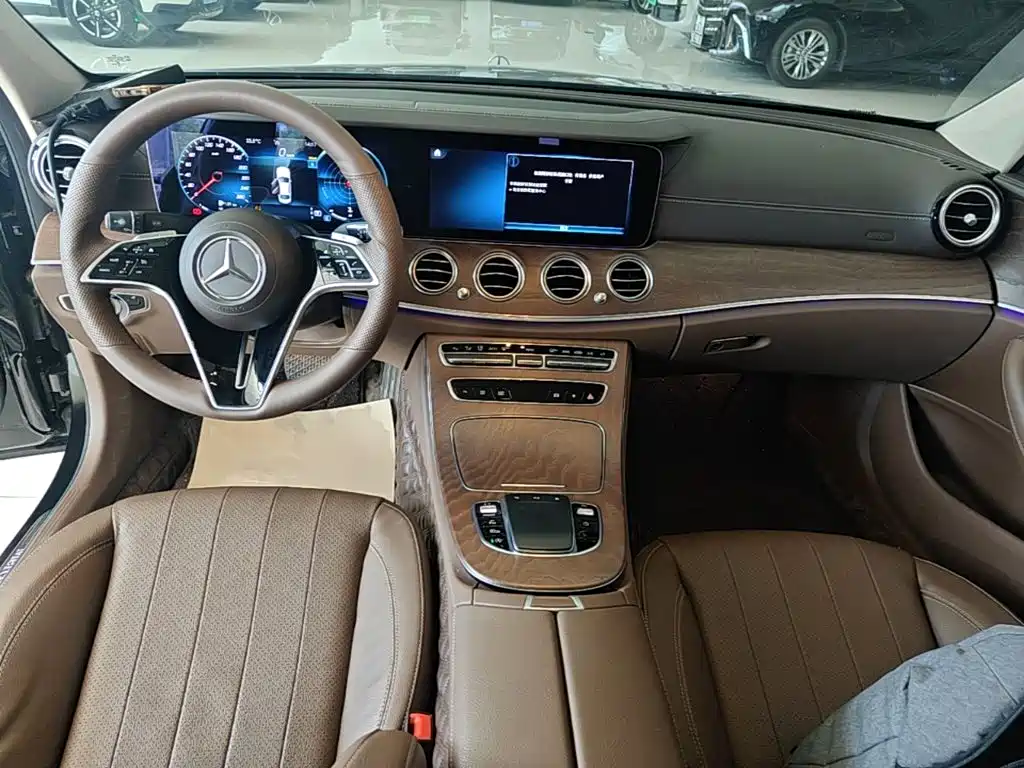 Mercedes-Benz E-Class 2023 — фото 10