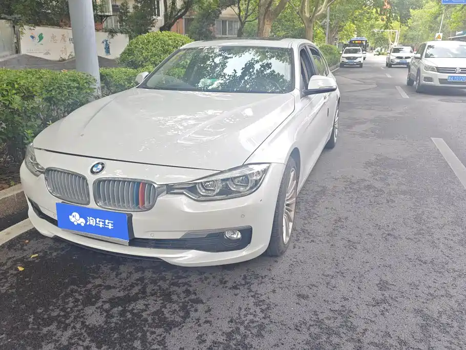 BMW 3 Series 2018 — фото 1