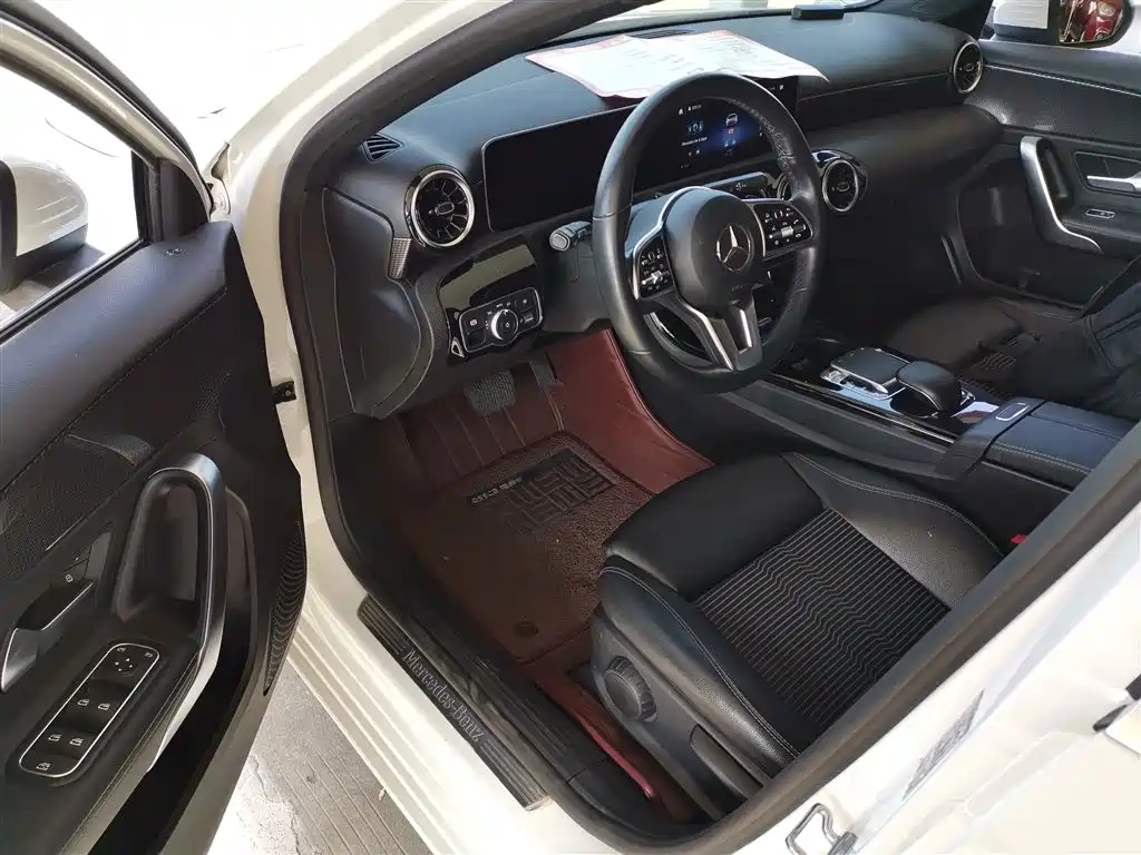 Mercedes-Benz A-Class 2019 — фото 13