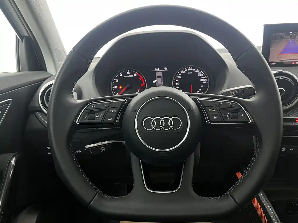 Audi Q2L 2024 — фото 11